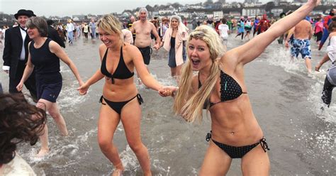 More Than 1000 Swimmers Take Part In New Years Day Dip Wales Online