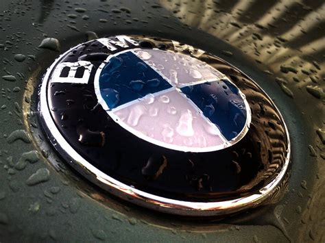 Bmw Rain Logo Hd Wallpaper 9to5 Car Wallpapers