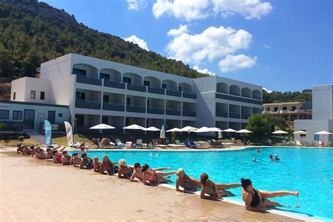 Im süden der ägäis liegt die zu griechenland gehörende insel rhodos. Hotel Evita Resort in Rhodos, Griekenland | Zonvakantie ...