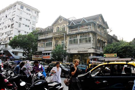 Bustling Streets Of India Mumbai Streets Busy Street Mumbai Street