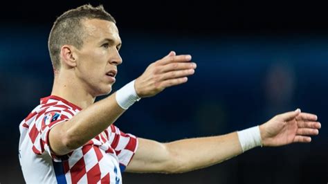 Ivan perišić onako vruć poslije dvoboja sa češkom, nije bio nimalo umjeren u svojoj izjavi u kojoj je kazao da smo odigrali ispod razine viceprvaka svijeta, te da ukoliko ne igramo puno bolje protiv škotske da naše igrače čeka vrlo skori povratak kući! Odrastao radeći na očevoj peradarskoj farmi Ivan Perišić i ...