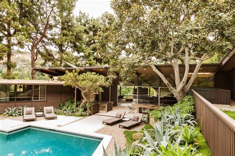 Step Inside Actress Robin Tunney’s Midcentury Beverly Hills Oasis