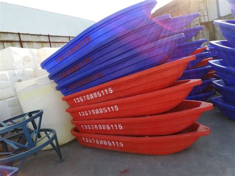 Lightweight 4 Persons Plastic Rowing Boat For Fishing Rowing
