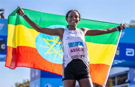 Lathlète éthiopienne Tigst Assefa Bat Le Record Du Monde Féminin Du