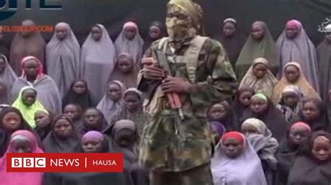 Wasu daga cikin matan saudiyya suna bore don nuna adawa da tilasta musu sanya abaya, wadda dogowar riga ce da ke rufe tun daga sama har. An ga sauran 'yan matan Chibok da aka sace - BBC News Hausa