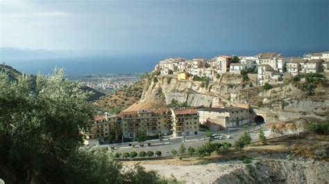 Rossāno — rossāno, stadt in der neapolitanischen provinz calabria citeriore; Rossano, tesoros bizantinos y oro negro