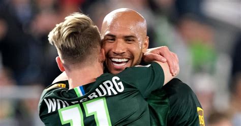 Das geht aus den zeitgenauen ansetzungen der spieltage hervor, die die deutsche fußball liga (dfl) am freitag für die zeit bis ende november veröffentlichte. Später Wolfsburger Ausgleich: Frankfurt spielt 1:1 beim ...
