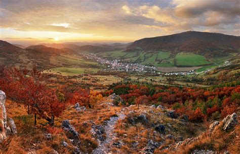 Es gibt 4 lösungen für landschaft in der slowakei. Slowakei-Landschaft - Sommerbergpanorama - Nizza Dorf O ...