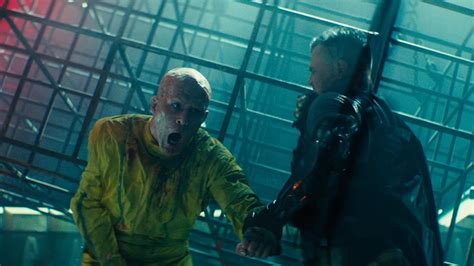 How much does ryan reynolds weigh? Wisecracking Ryan Reynolds is back in 'Deadpool 2'
