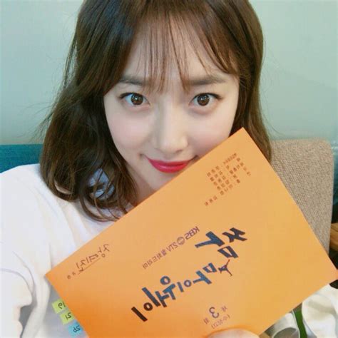 ↑ «표예진 대한항공 승무원 사진 공개!.연예계 승무원 출신은?»։ segye (կորեերեն)։ հունիսի 23, 2018. '쌈마이웨이' 표예진, 대한항공 승무원 이력 화제-국민일보