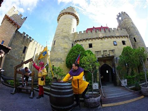 A perfect stay is just in a few clicks! Visit country's biggest castle | Sunshine Coast Daily