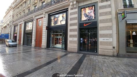 Complete with the original traffic noise. Nike Store Champs Elysees - champselysees-paris.com
