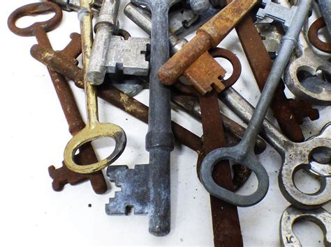 Vintage Skeleton Key Door Cabinet Lock Antique Hardware Salvage Jewelry Decorative Keys Supplies