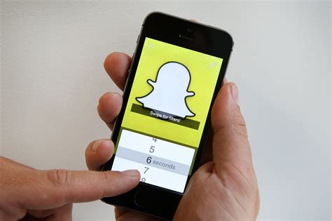 Snapchat Value Near 20 Billion Expects 250 Million Revenue For 2016