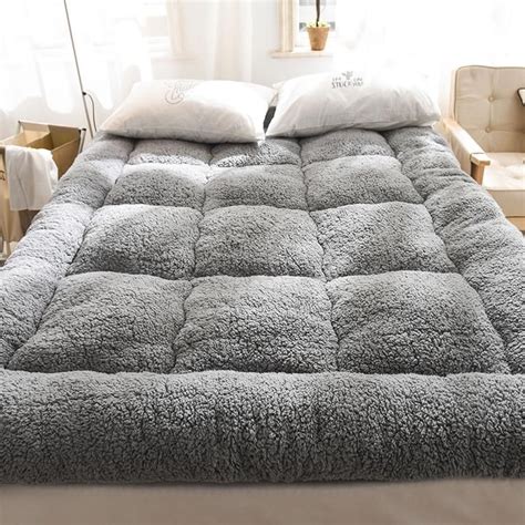 Cheap bedding sets, buy quality home & garden directly from china suppliers:down alternative comforter (white, queen) all season comforter plush siliconized fiberfill duvet insert box stitched enjoy free shipping worldwide! Classic Comforter Fluffy Blanket in 2020 | Fluffy blankets ...