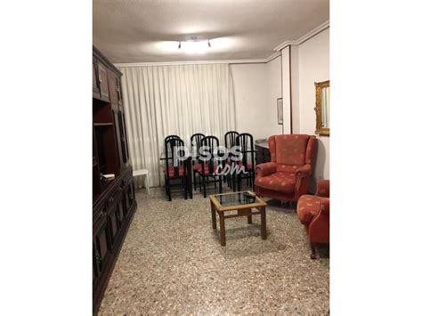 Piso totalmente reformado con terraza comunitaria para 3 vecinos, consta de salón comedor de 20m2 con salida a balcón de 4m2. Piso en alquiler en El Carmen en El Carmen por 700 €/mes