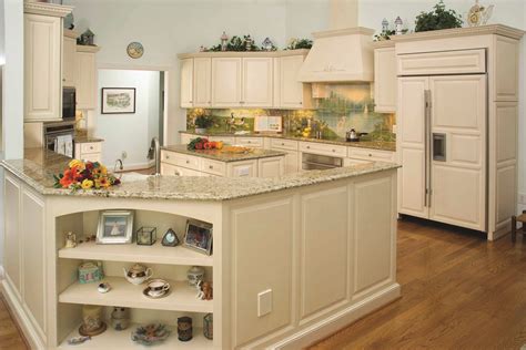 Traditionally, every kitchen had a few of these to display fine china or barware, but now many people are using this 2021 kitchen cabinet trend. Choosing a Basic Kitchen Layout | Nelson Kitchen & Bath ...