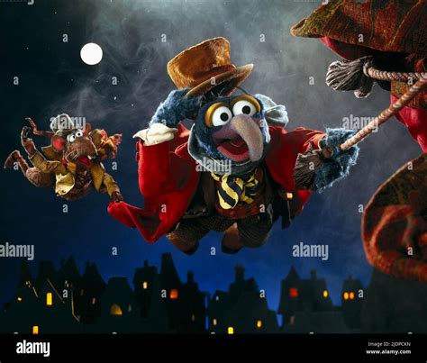 Rizzogonzo The Muppet Christmas Carol 1992 Stock Photo Alamy