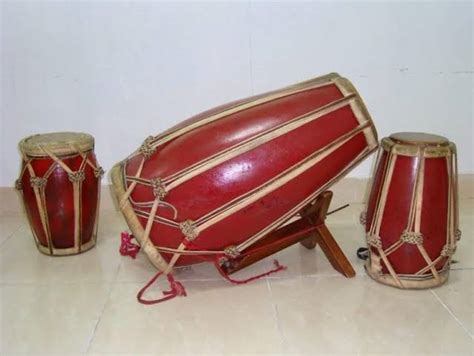 Gendang panjang merupakan alat musik daerah yang sangat unik dan mempunyai jenis bunyi berupa berupa membranofon. 10 Alat Musik Tradisional Banten Serta Penjelasannya - Tambah Pinter