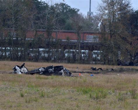 Small Plane Crashes In Louisiana Fire Official 5 Are Dead The Star