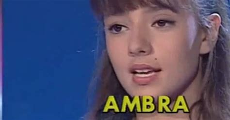 Chi segue ambra sin dai suoi esordi a non è la rai, sa bene che non ama parlare pubblicamente della sua vita privata. Ambra Angiolini, 25 anni fa l'esordio tv (ma NON con Non è ...