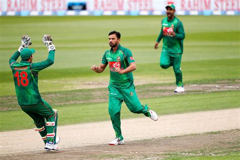 Bpl Mashrafe Mortaza Survives Scare Picked Up By Dhaka Platoons In Fourth Round