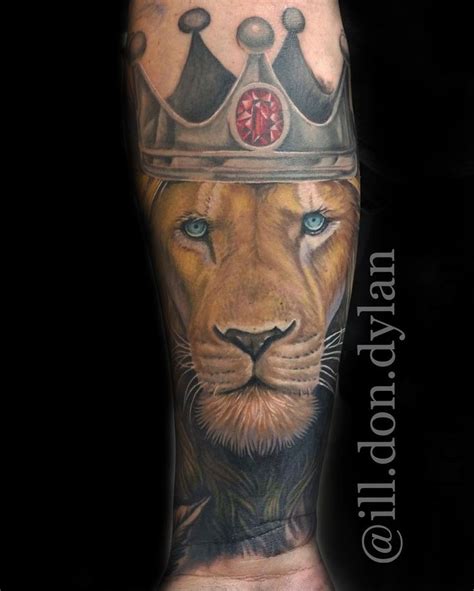 A Lion With A Crown On His Head Is Shown In This Tattoo Art Photo Shoot