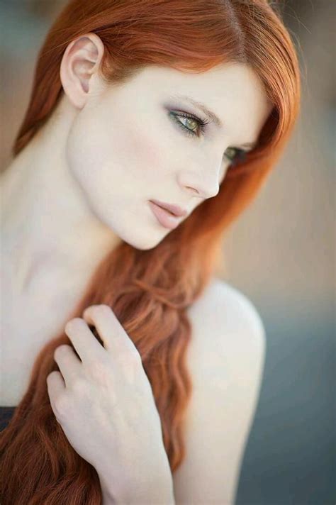 Love The Soft Light Beautiful Red Hair Beautiful Pale Skin Red Hair Woman