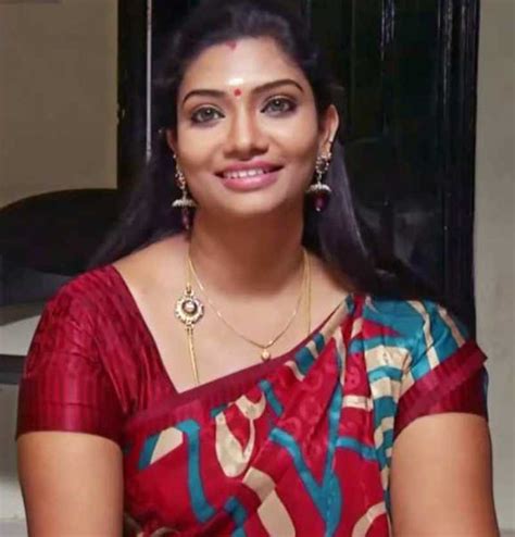 Tamil serial actress Krithika wiki Biography images