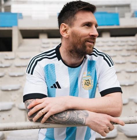 Argentina Lança Nova Camisa Para Disputa Da Copa Do Mundo Futebol