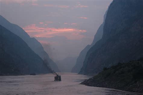 Cruises, ships, maps, pictures, three gorges dam. World's Travel Blog: Yangtze (Chiang Jiang)