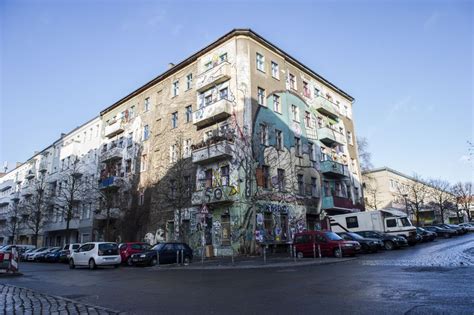 It is a place of organization of the attack on rigaer94. Rigaer Straße in Berlin: Bilder vom Großeinsatz - DER SPIEGEL