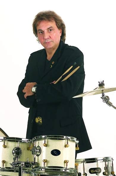 His father was an orchestra percussionist. Amici di Massimo Troisi: Massimo Troisi: parole e musica ...