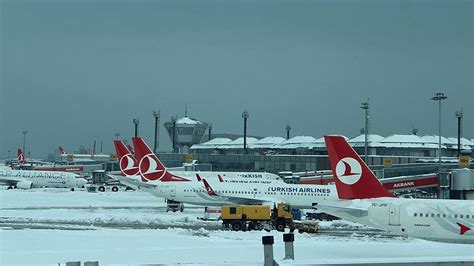 Hava Ulaşımına Kar Engeli Tüm Uçak Seferleri Iptal Edildi
