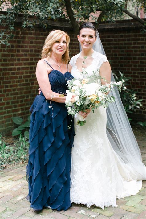 Wedding flowers for brides mother. Mother of the Bride Responsibilities - Robertsons Flowers ...