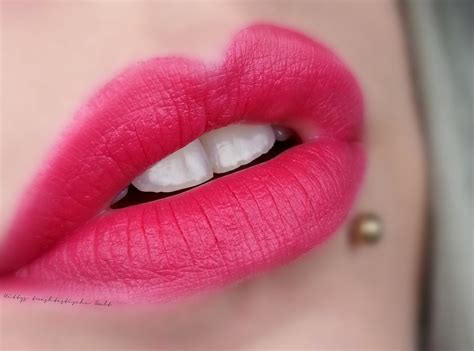 Matte lipstick has broken out from the pack this year, and become a real star, thanks to new, flexible, hydrating formulations that cling to lips like a tint, without an ounce of dryness. Son KIKO Velvet Passion Matte Lipstick 310 Strawberry Red