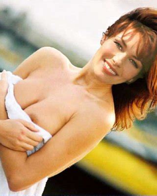 Shania Twain Showing Her Pussy And Tits And Fucking Hard Porn Pictures