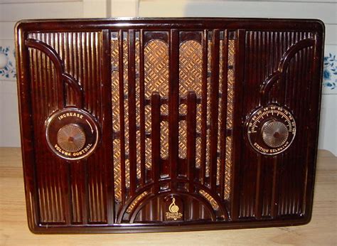 Emerson Model 17 And Model 19 Miracle Six Bakelite Table Radio 1934