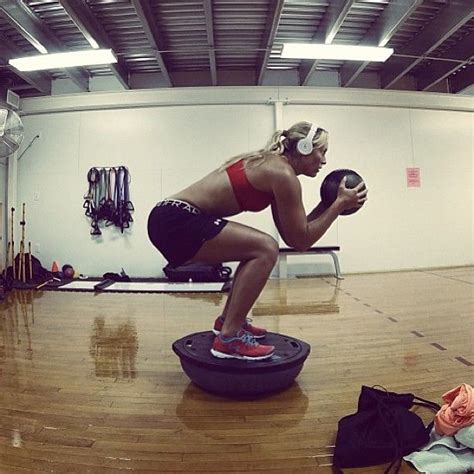 Lindsey vonn is one of the best athletes in alpine skiing with three olympic medals and multiple world champion titles. This picture is my hero, Lindsey Vonn, doing one of my favourite workouts for ski training, I ...