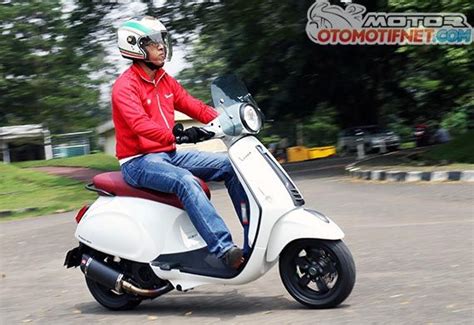 The lx 150 uses the same frame as the lx 50 but features a 150 cc engine capable of a listed maximum speed of 59 mph (95 km/h). Modern Vespa : Me and Marilyn (Primavera 150 3Vie)