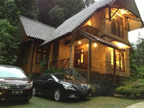 Path in the Jungle - Picture of Taman Safari Lodge, Cisarua - TripAdvisor