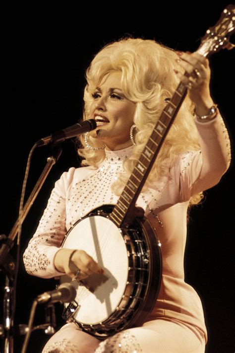 45 Vintage Dolly Parton Photos That Will Make You Want More Sequins In Your Life Dolly Parton