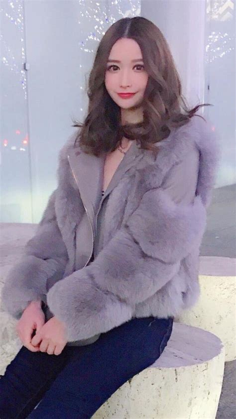 Pin By Larryrobertson On Asian Beauties In 2020 Asian Beauty Fur