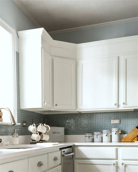 Cabinets with crown moulding (how to install crown molding on kitchen cabinets). How To Install Crown Molding On Kitchen Cabinets