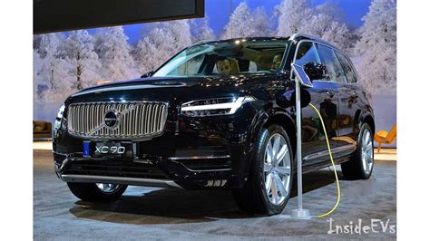 The orange cables along the top of the driver's front fender are only energized when the volt is plugged & being recharged. Autocar Tests 2015 Volvo XC90 T8 Plug-In Hybrid