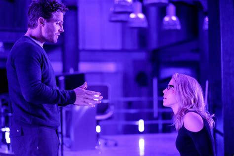 Arrow Season 5 Spoilers Felicity Paralyzed Again In Teaser For Underneath Episode