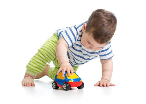 Niño Del Bebé Que Juega Con El Coche Del Juguete Foto De Archivo