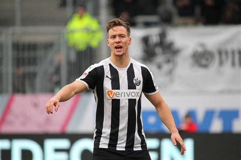 Sandhausen hatte vor der wm von einem lokalen händler einen größeren satz trikots geordert und wollte die an seine fans weiter verkaufen. SV Sandhausen: Vertrag von Tim Knipping verlängert