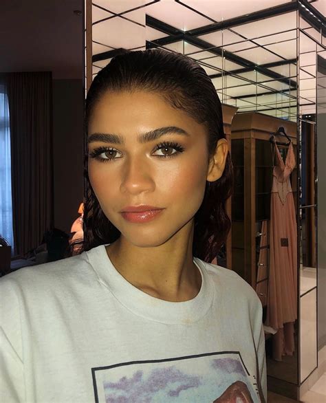 Internet Is Going Crazy As Youtuber Who Looks Just Like Zendaya Posts