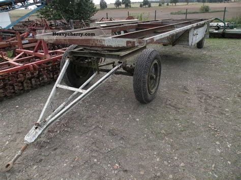 Uçağın üretiminde içinde altı kişilik yardımcı ulaştırma. Fortschritt THK 5 Long 1980 Agricultural Loader wagon ...